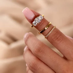 Born 18ct Yellow Gold 2ct 3 Stone Round Brilliant Diamond Ring