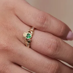 9ct Claddagh Green Heart Cubic Zirconia Shoulders Ring