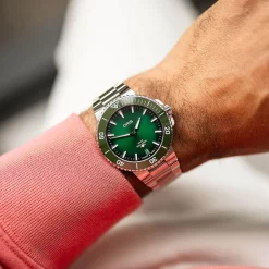Oris Aquis Date Calibre 400 43.5mm Green Dial Stainless Steel Bracelet Watch