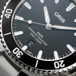 Oris Aquis Date 41.5mm Black Dial Stainless Steel Bracelet Watch