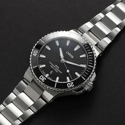Oris Aquis Date 43.5mm Black Dial Stainless Steel Bracelet Watch