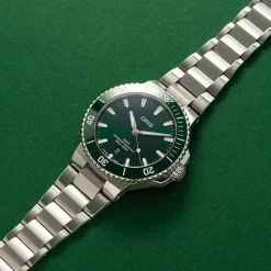 Oris Aquis Date 43.5mm Green Dial Stainless Steel Bracelet Watch