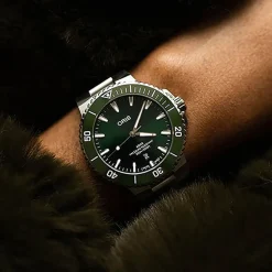 Oris Aquis Date 43.5mm Green Dial Stainless Steel Bracelet Watch