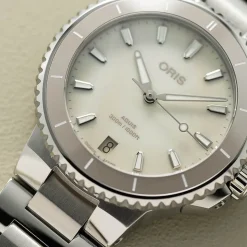 Oris Aquis Date 36.5mm White MOP Dial Stainless Steel Bracelet Watch