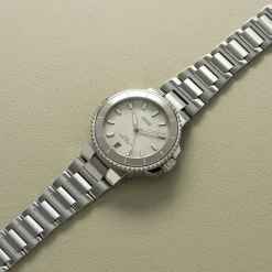 Oris Aquis Date 36.5mm White MOP Dial Stainless Steel Bracelet Watch