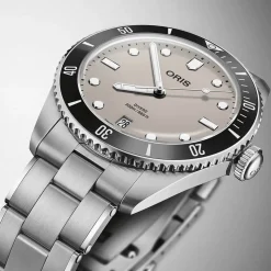 Oris Divers Date 39mm Beige Dial Stainless Steel Bracelet & Black Rubber Strap Watch