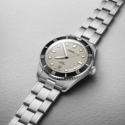 Oris Divers Date 39mm Beige Dial Stainless Steel Bracelet & Black Rubber Strap Watch