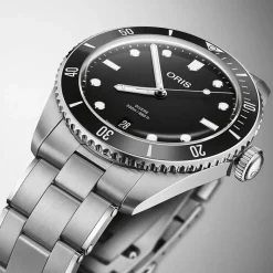 Oris Divers Date 39mm Black Dial Stainless Steel Bracelet & Black Rubber Strap Watch