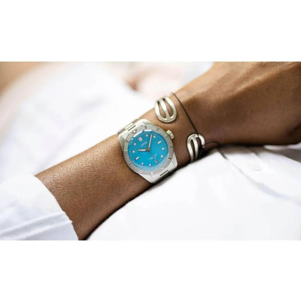 Oris Divers Sixty-Five ‘Cotton Candy’ 38mm Blue Dial Steel Bracelet Watch